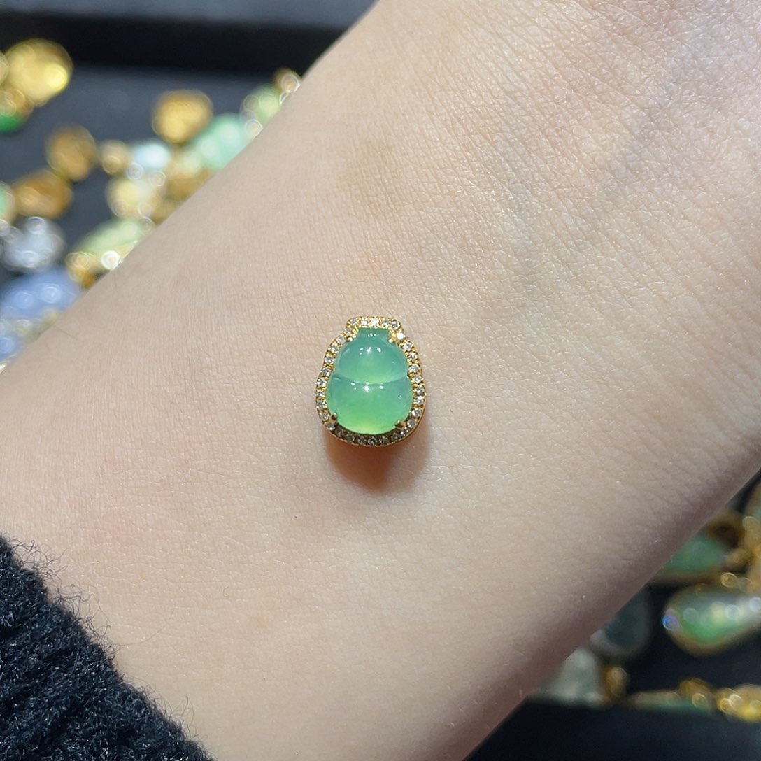 翡翠颈饰18K金镶嵌大****厂吊坠