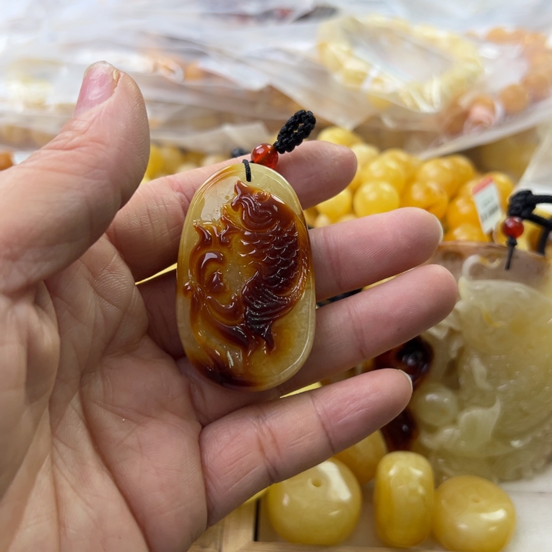 琥珀珠宝奇石未镶嵌