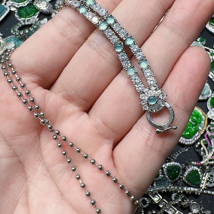 翡翠颈饰未镶嵌天然A货翡翠放漏