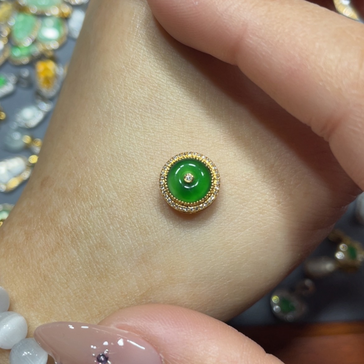 【闪购商品】翡翠吊坠(不含链)18K金镶嵌