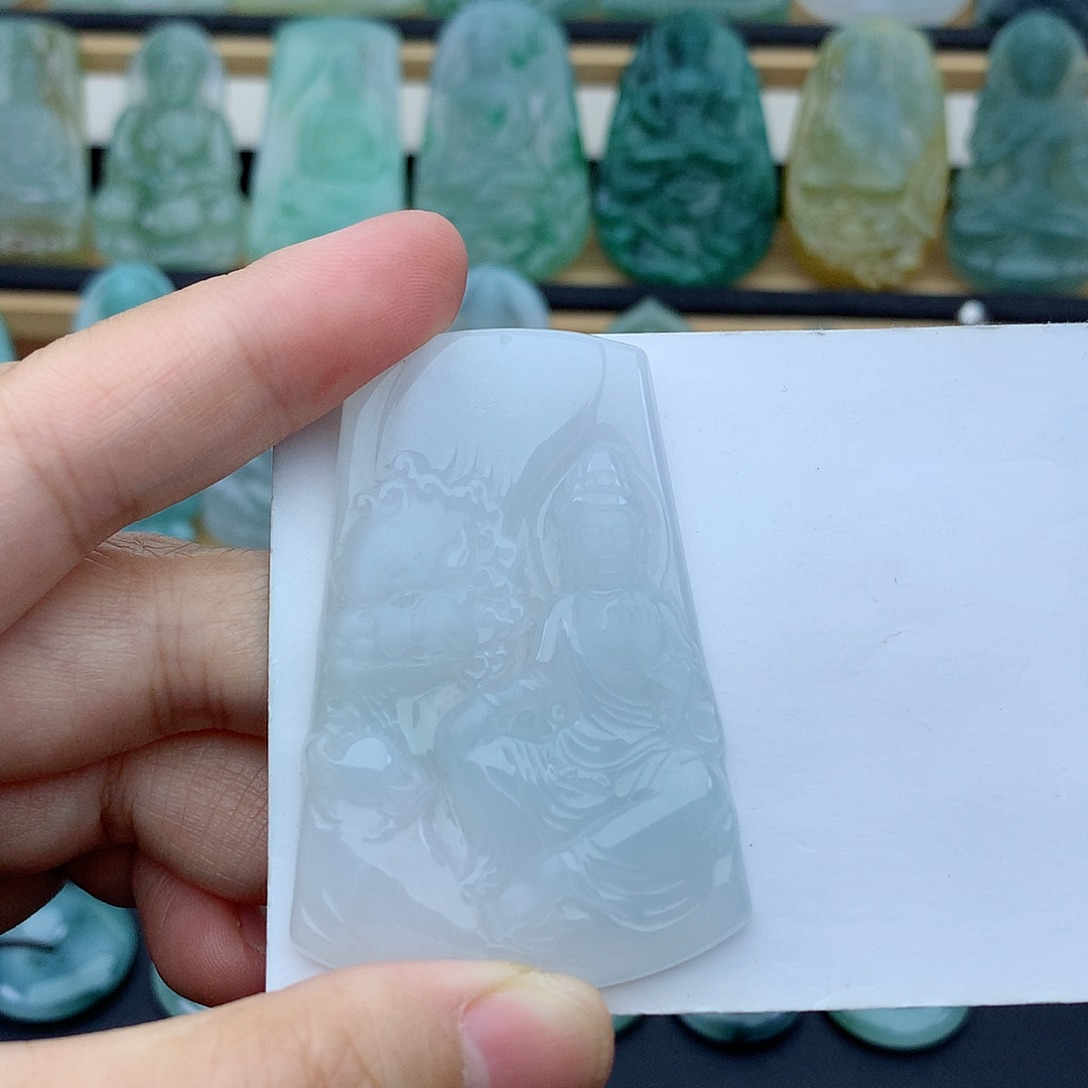 翡翠未镶嵌颈饰文殊