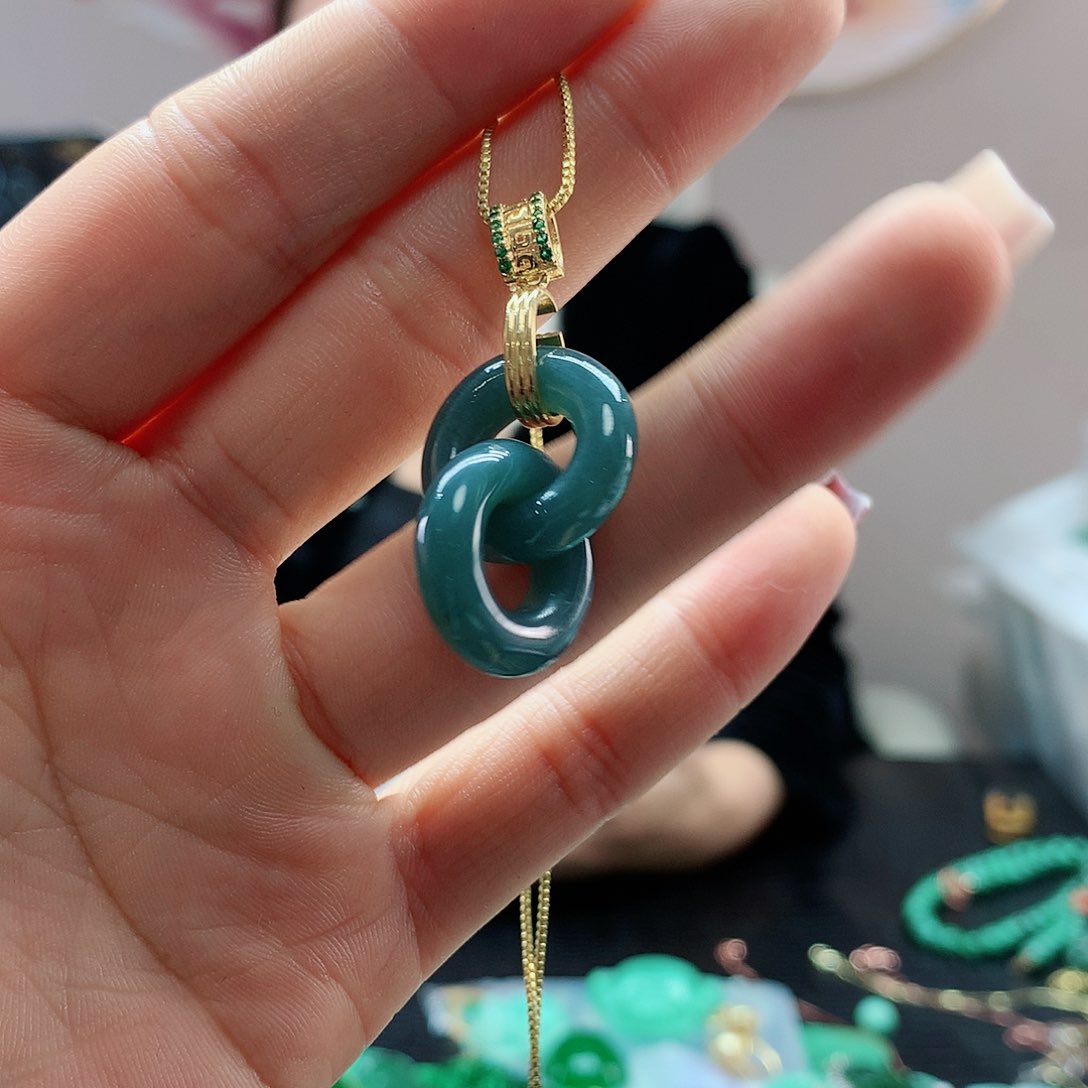 【闪购商品】翡翠吊坠(赠链)合金