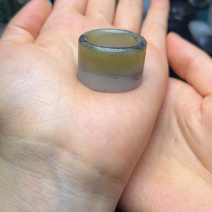 未镶嵌戒指和田玉