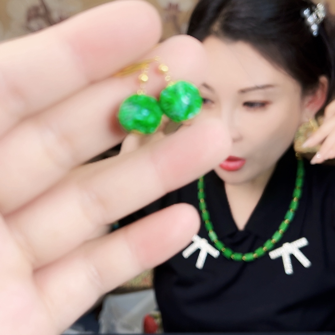 翡翠18K金镶嵌颈饰耳饰