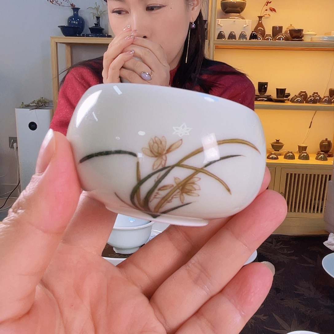 戏墨白釉兰花禅定杯