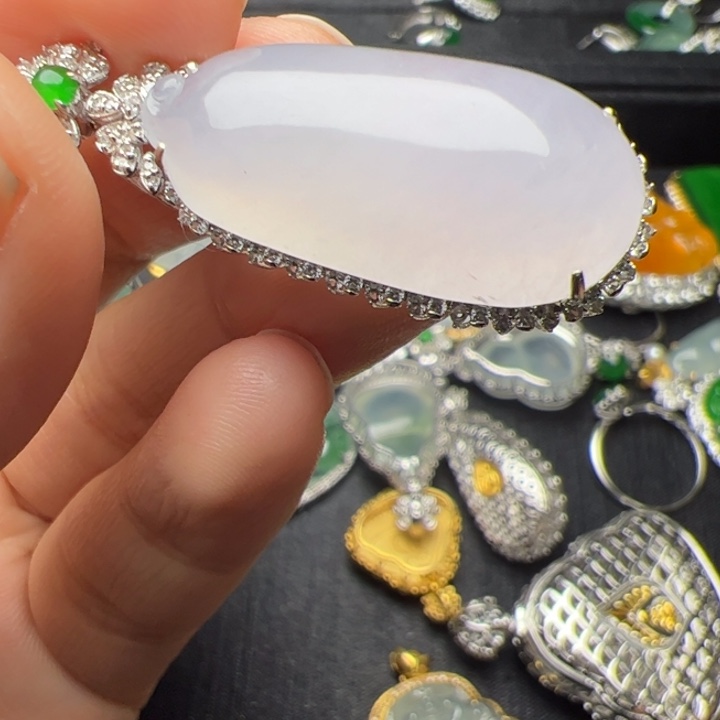 H***H翡翠18K金镶嵌吊坠(不含链)