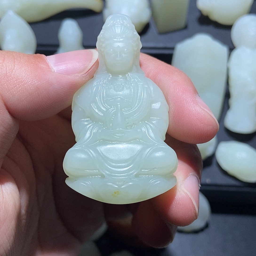 和田玉未镶嵌颈饰