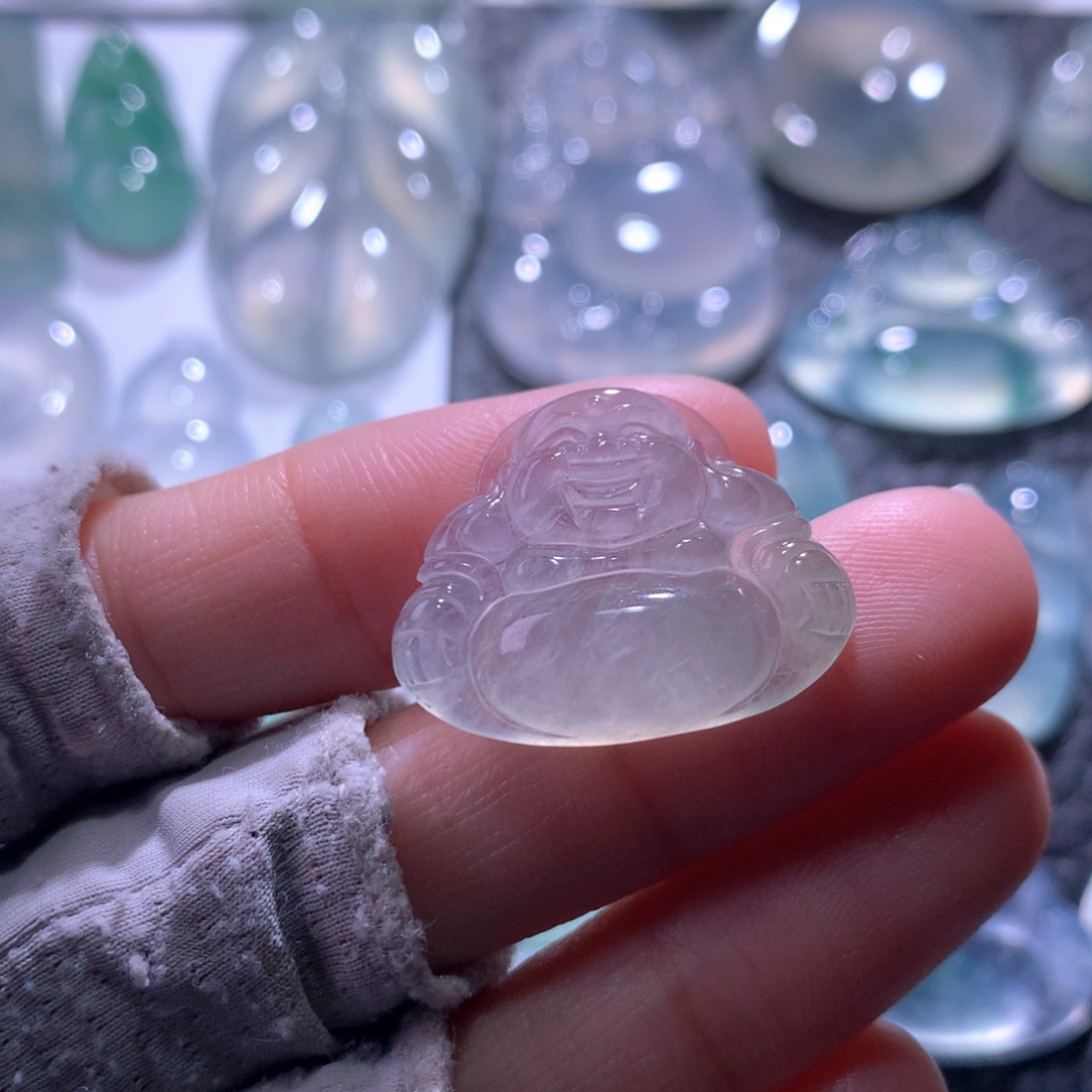 翡翠未镶嵌颈饰佛