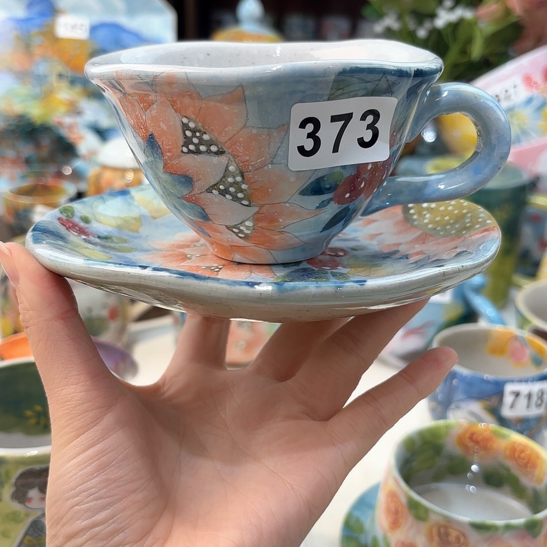 瓷片兔兔好可爱呀打个