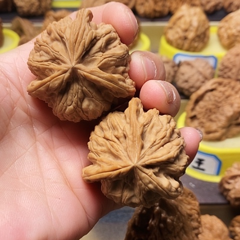 吊坠文玩核桃三棱