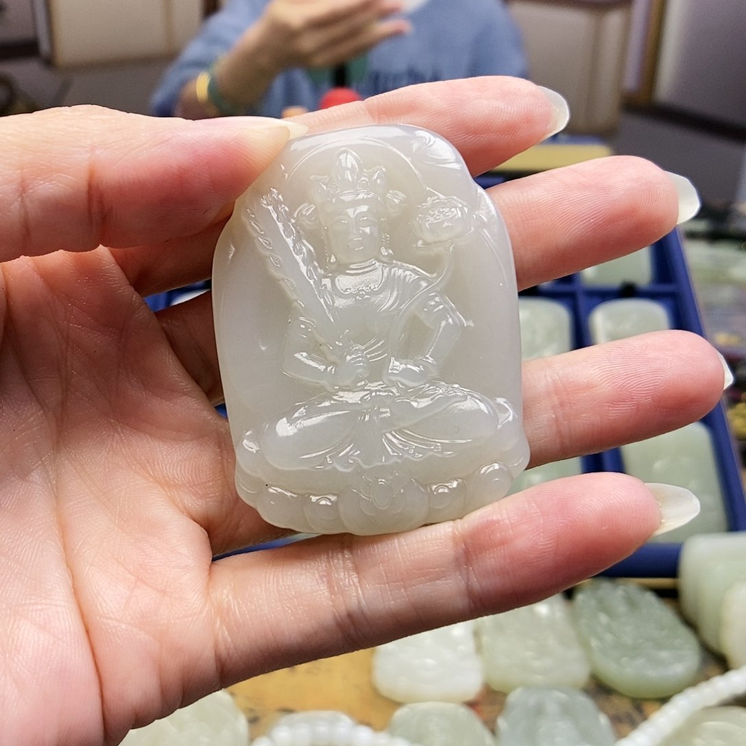 和田玉颈饰未镶嵌宝*