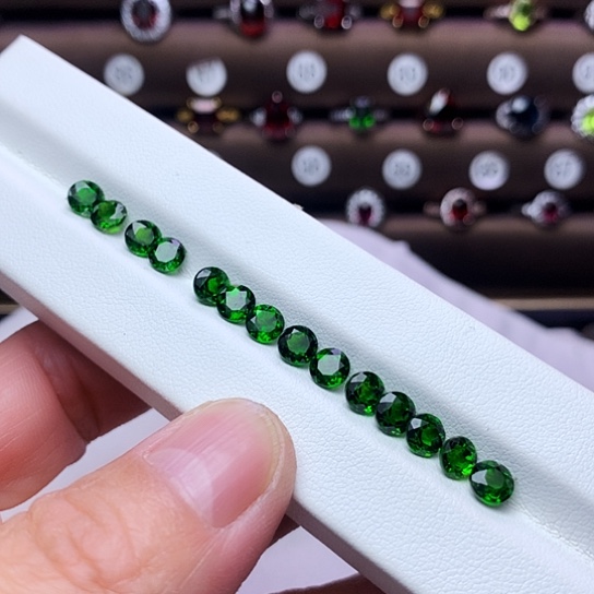 透辉石裸石未镶嵌兆*