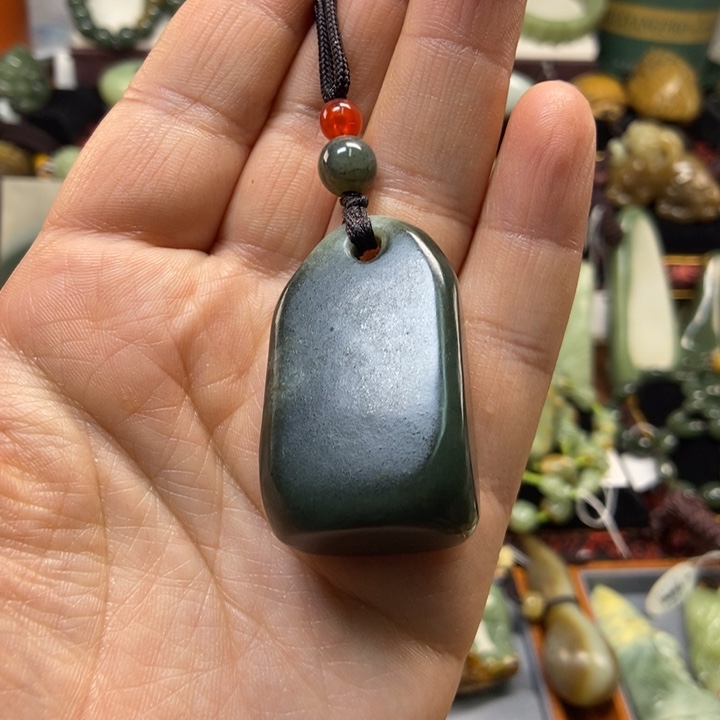 吊坠(赠链)未镶嵌岫岩老玉（透闪石质玉）
