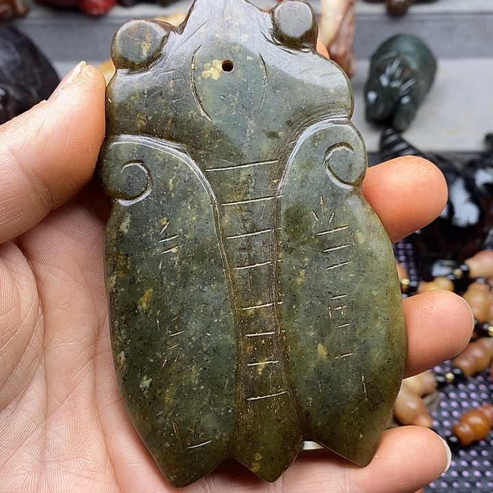 未镶嵌蛇纹石玉颈饰