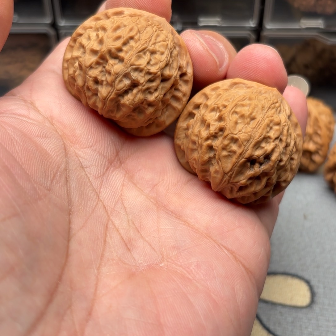 文玩核桃把件R***n金牛