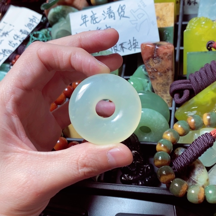 蛇纹石玉颈饰未镶嵌