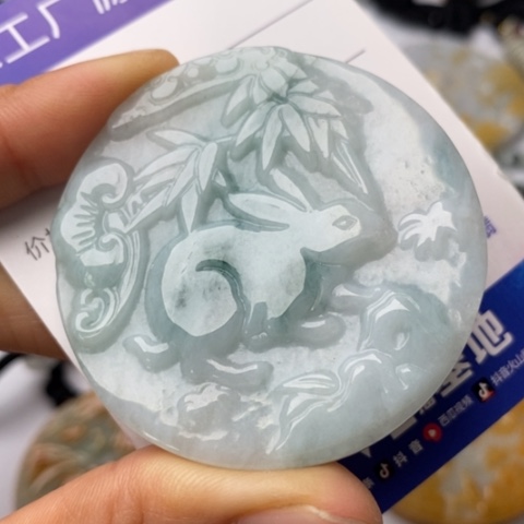 翡翠颈饰未镶嵌翡翠