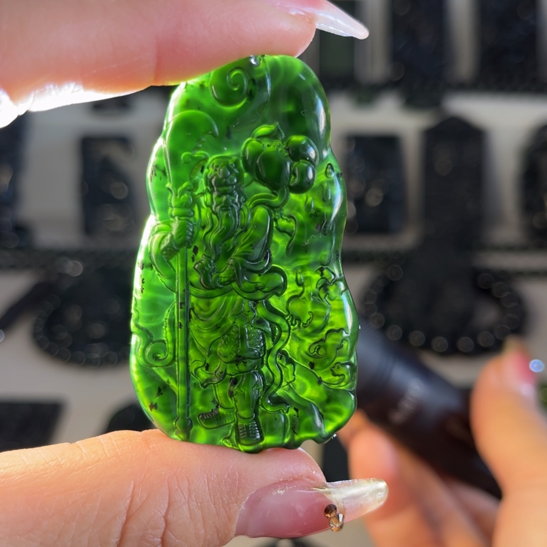 蛇纹石玉颈饰合金