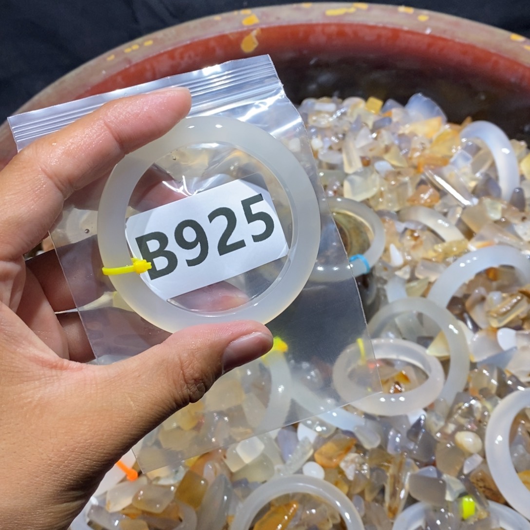 十***憨玛瑙/玉髓未镶嵌手镯