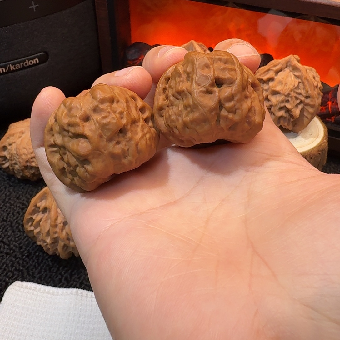 爱***饭文玩核桃把件okok