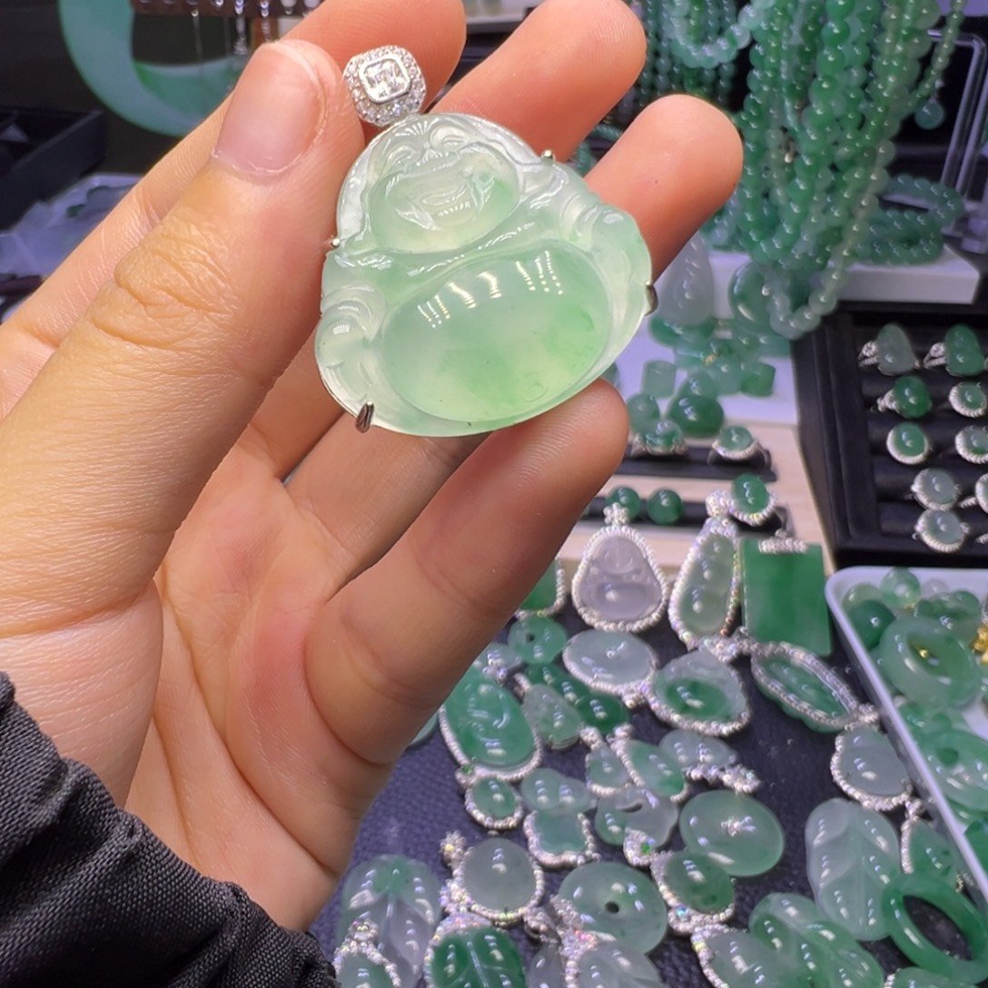 石英质玉（非洲翠）未镶嵌颈饰