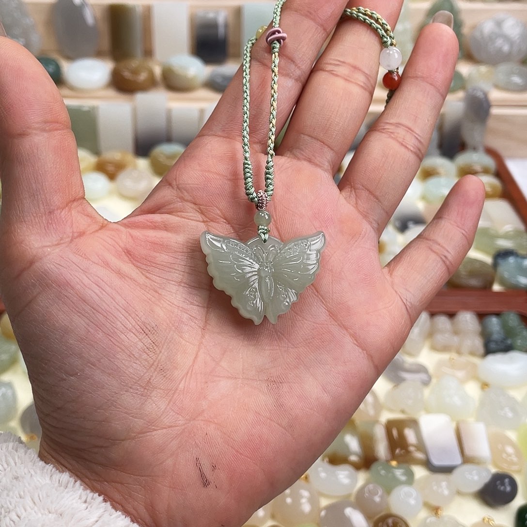 和田玉未镶嵌吊坠(赠链)