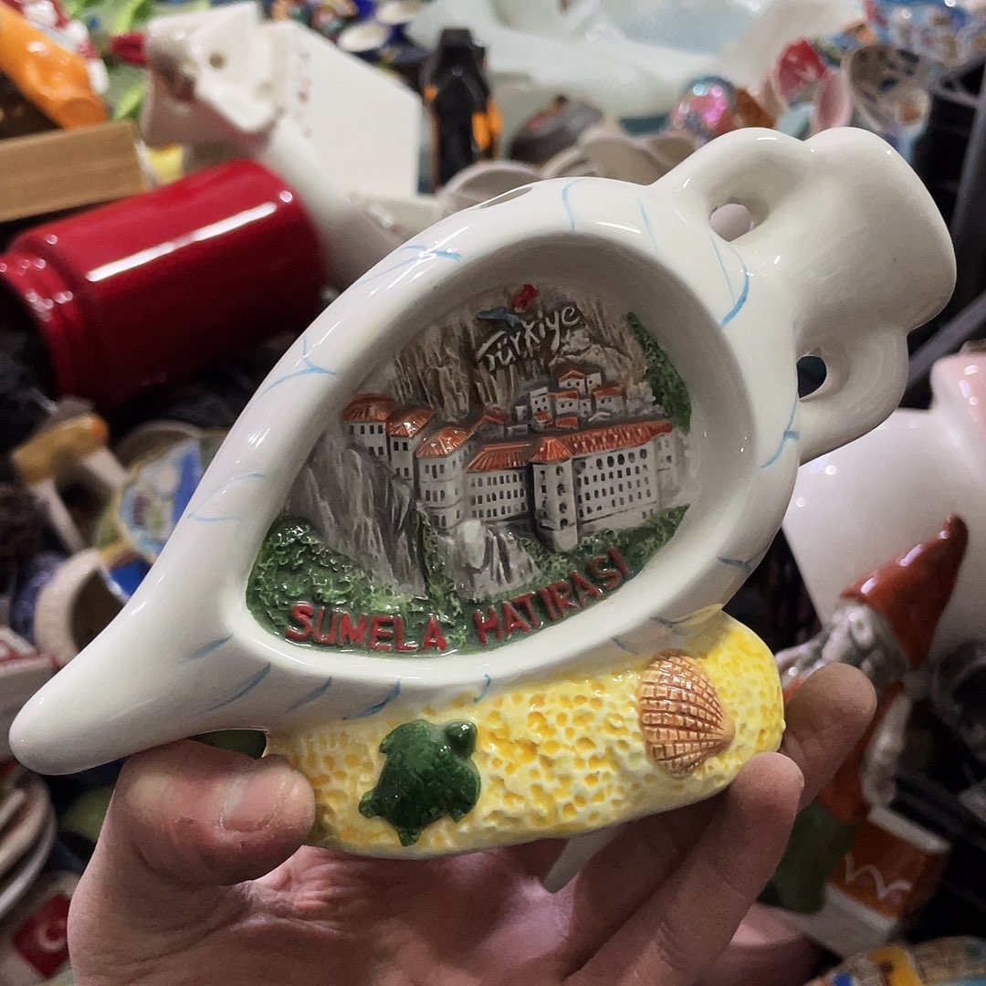 摆件   磕碰。封釉。