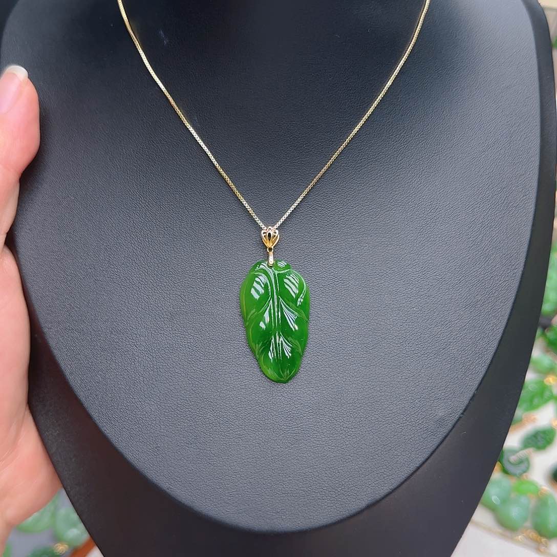 和田玉（碧玉）吊坠(不含链)18K金镶嵌