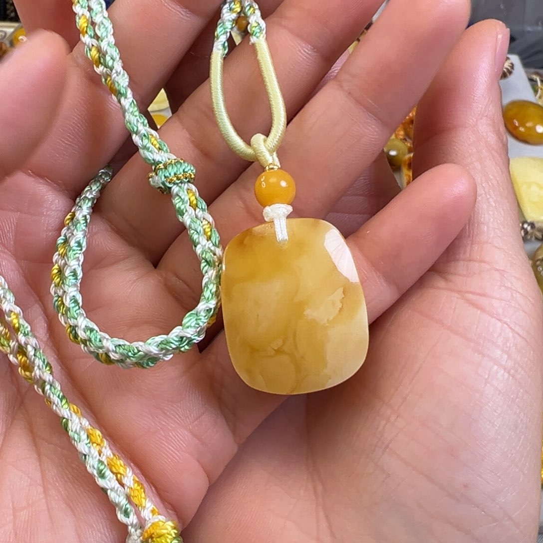 蜜蜡裸石未镶嵌蜜蜡