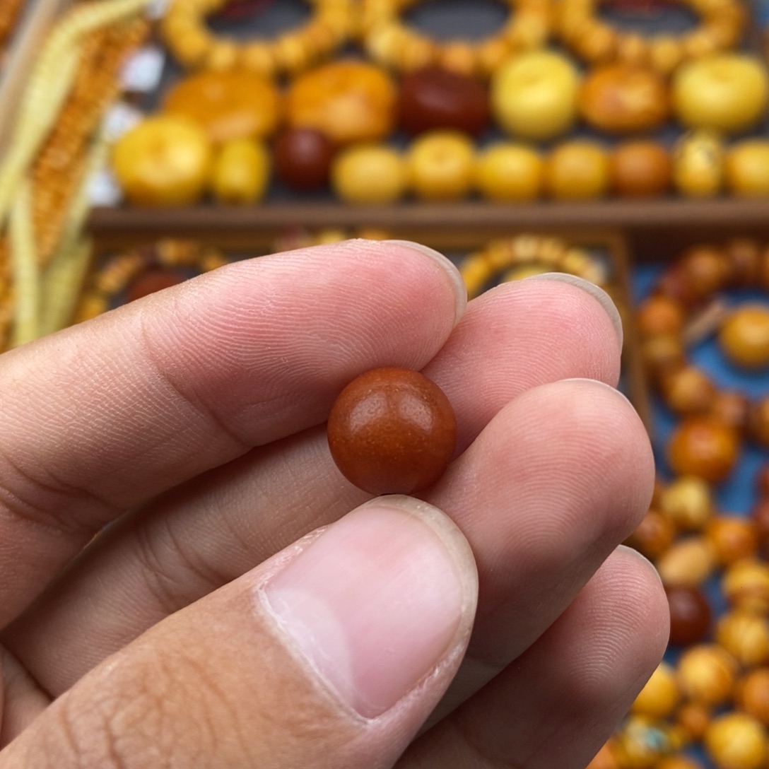 未镶嵌琥珀珠宝奇石