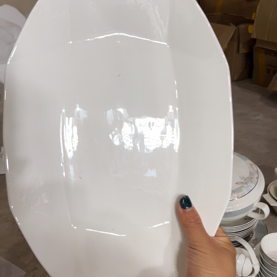 瓷片白色鱼盘一个