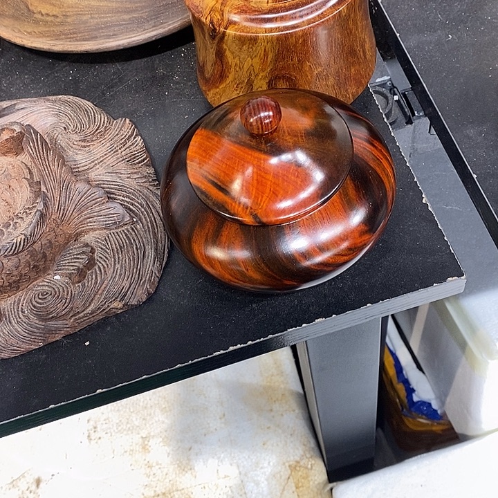 小***）酸枝茶叶罐一个的