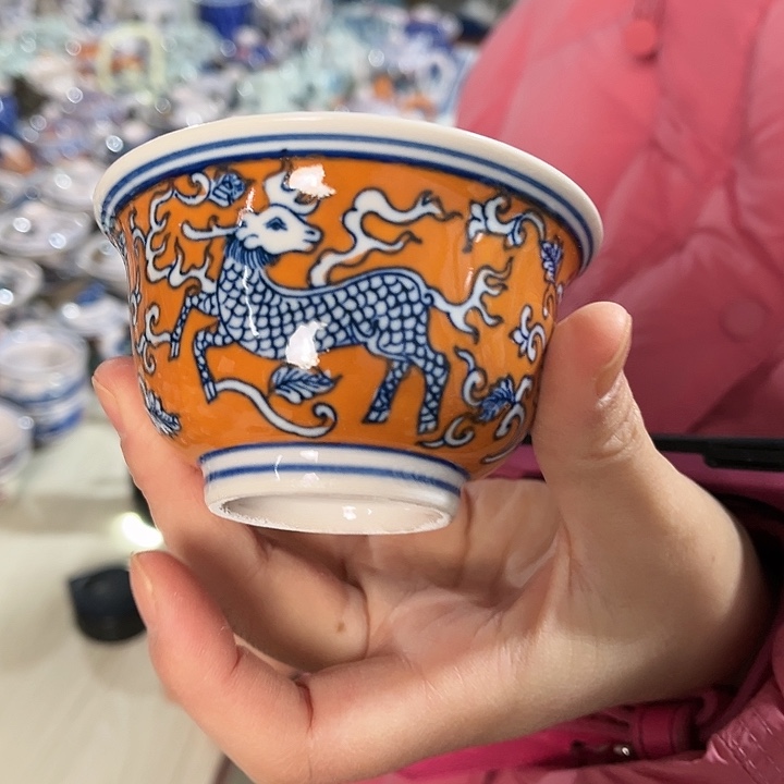 瓷片//////景德镇陶瓷杯子。红。