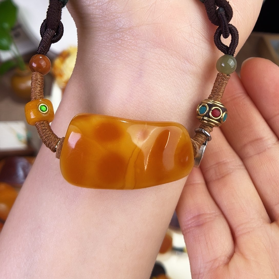 琥珀珠宝奇石未镶嵌，