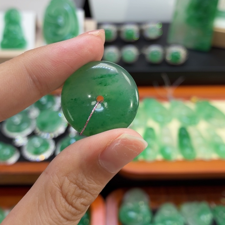 石英质玉（非洲翠）未镶嵌颈饰