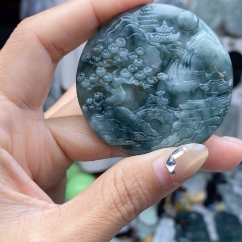 翡翠颈饰未镶嵌翡翠