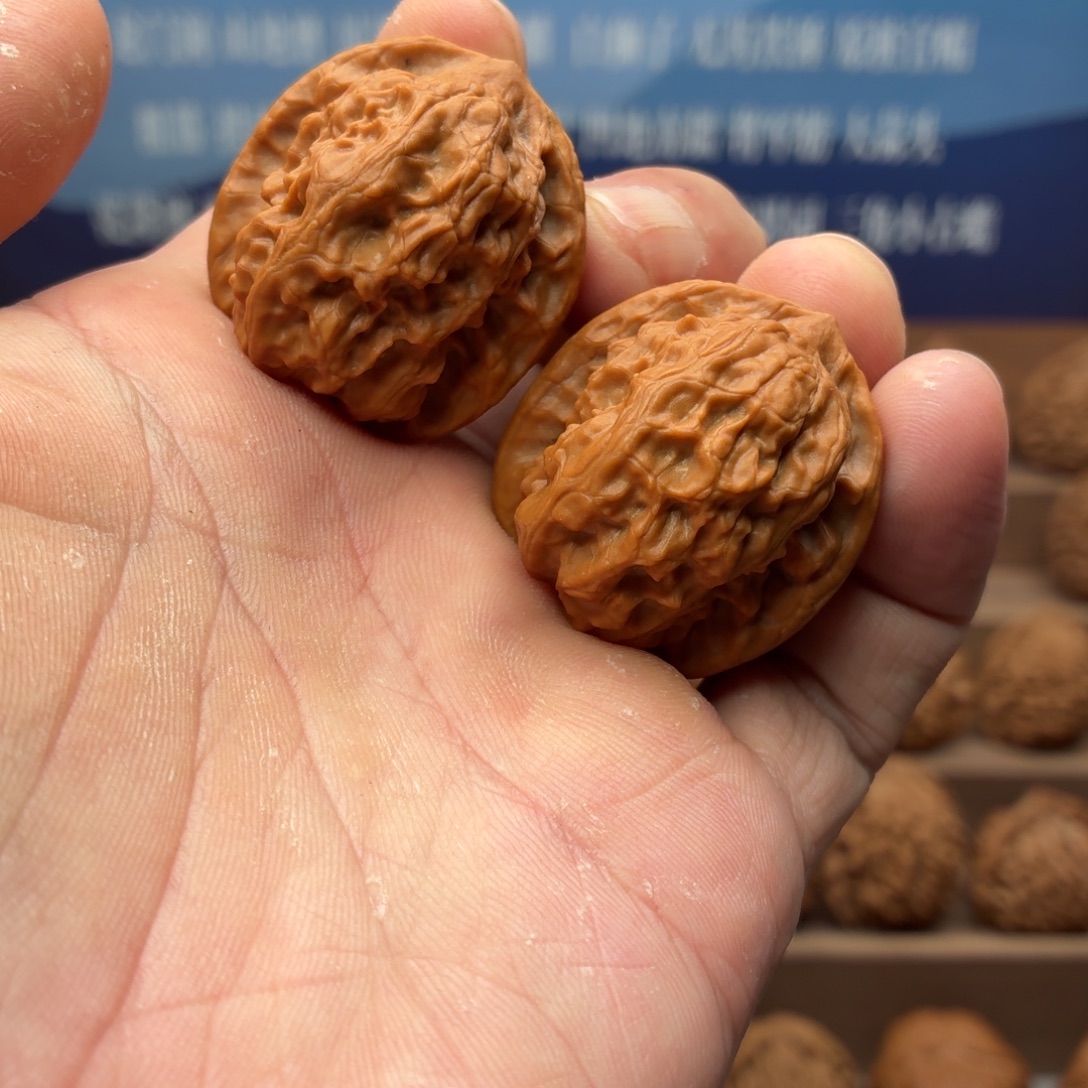 文玩核桃吊坠野狼