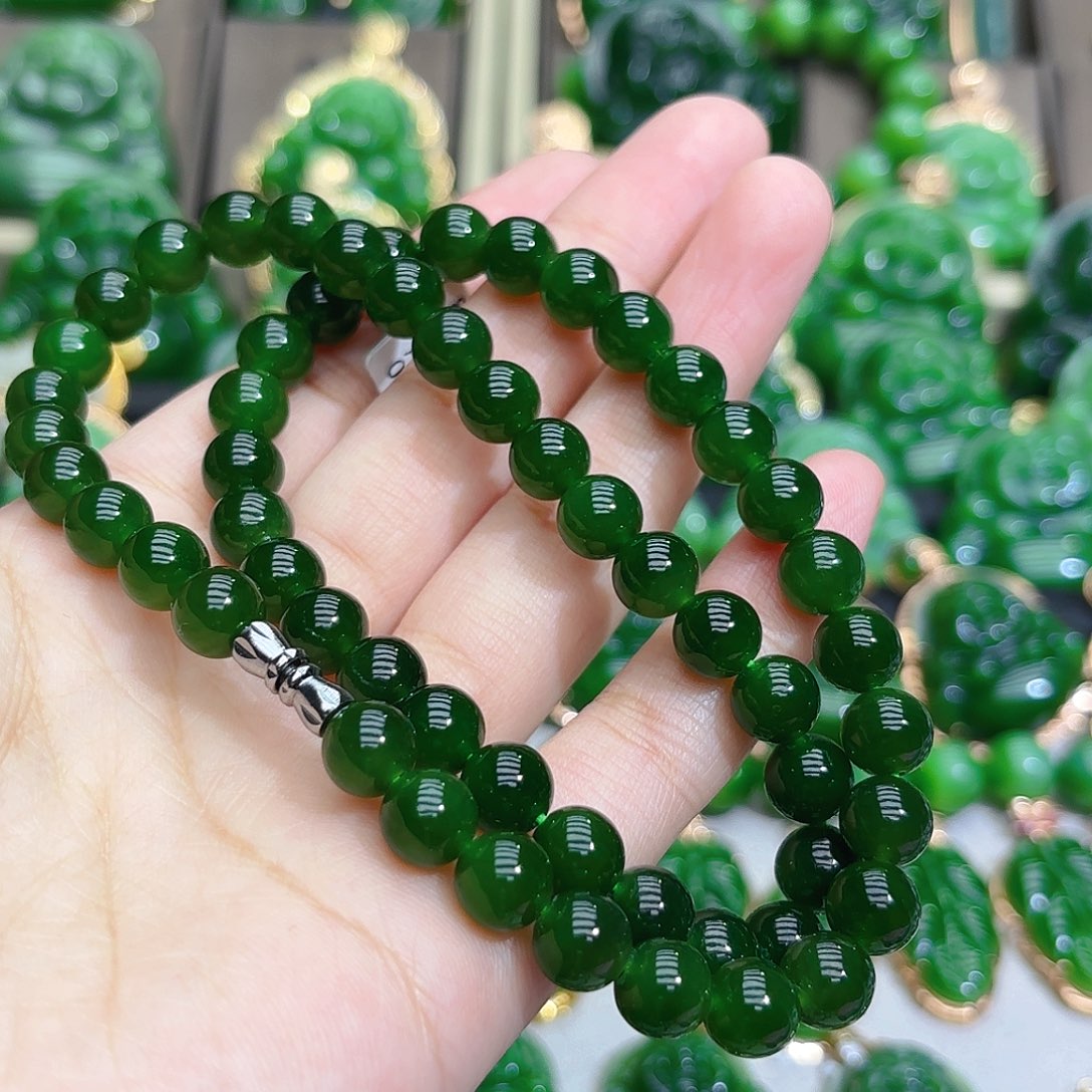 和田玉（碧玉）项链未镶嵌卡八菠菜绿项链