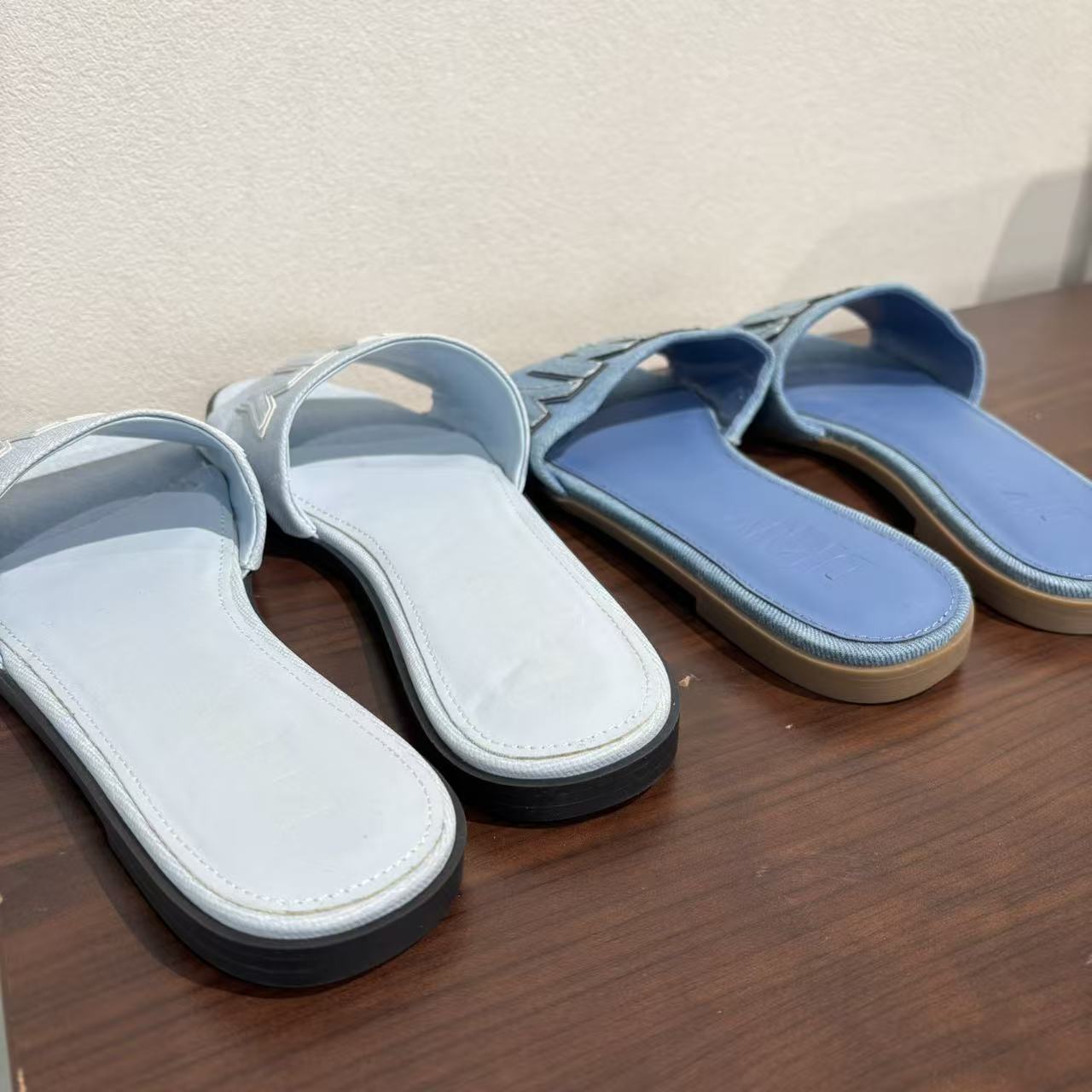 【特价】CXZ5302 美国客人订单 双色圆头字母平底一字拖鞋