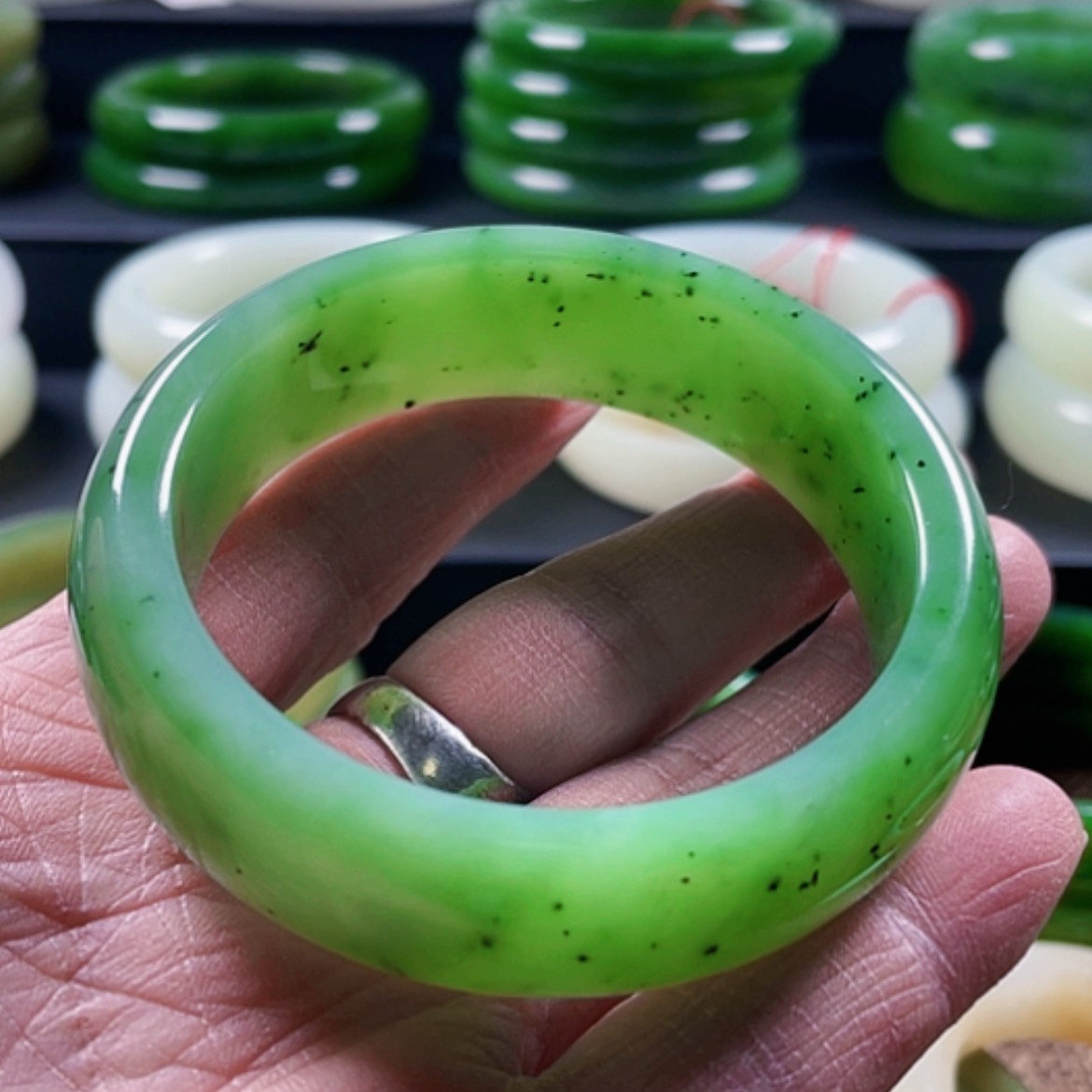 【闪购商品】和田玉手镯未镶嵌美*?