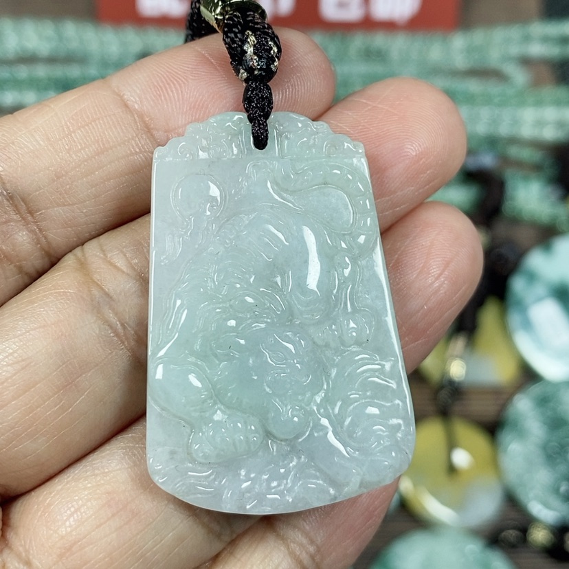 【闪购商品】翡翠颈饰未镶嵌玉吊坠翡翠玉下山虎牌