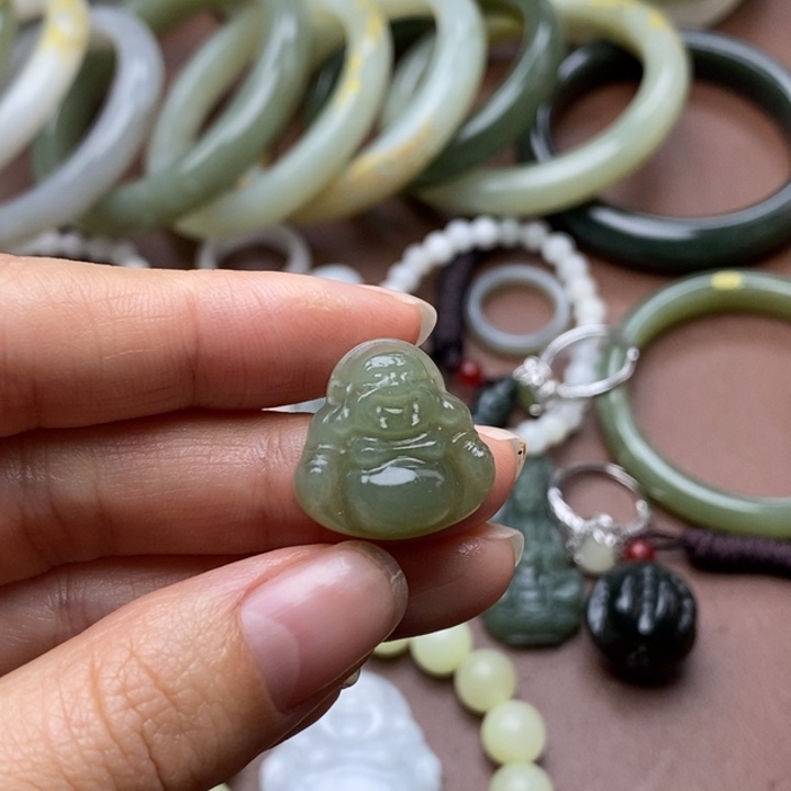 和田玉未镶嵌颈饰