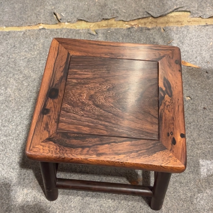 核桃木移动刀状富贵凳瑕疵品