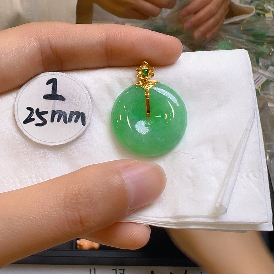 翡翠吊坠(不含链)18K金镶嵌翡翠