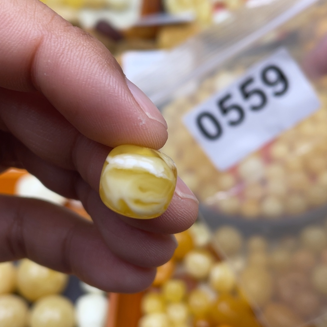 琥珀珠宝奇石未镶嵌灰*矿点