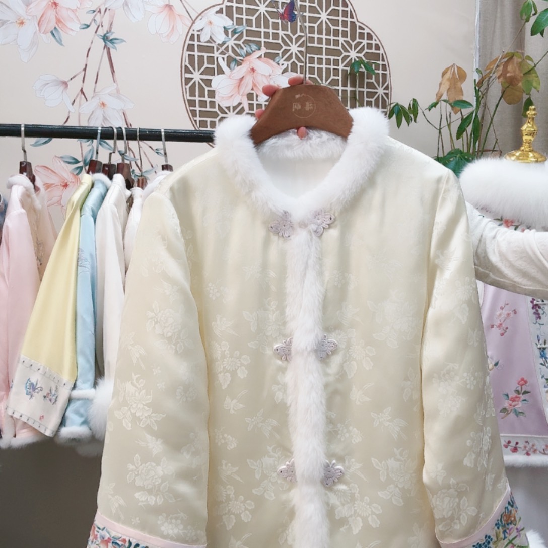 织绣真丝真丝黄色棉服