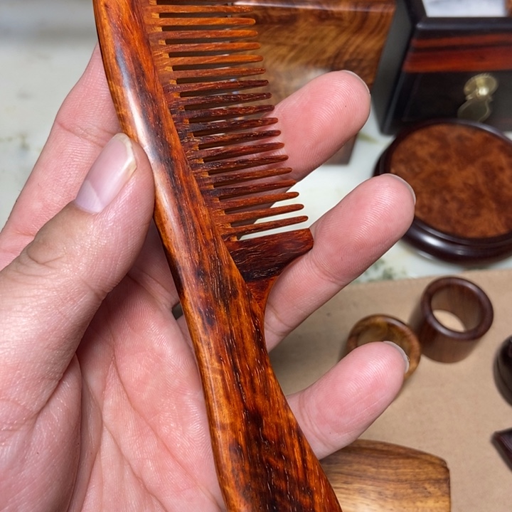 檀香紫檀（小叶紫檀）梳子