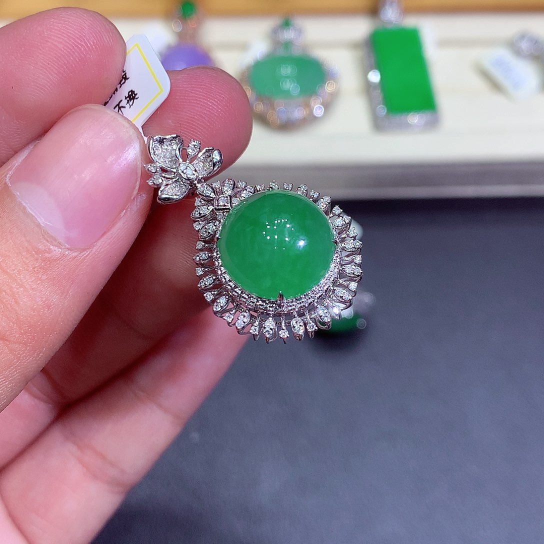 翡翠吊坠(不含链)18K金镶嵌