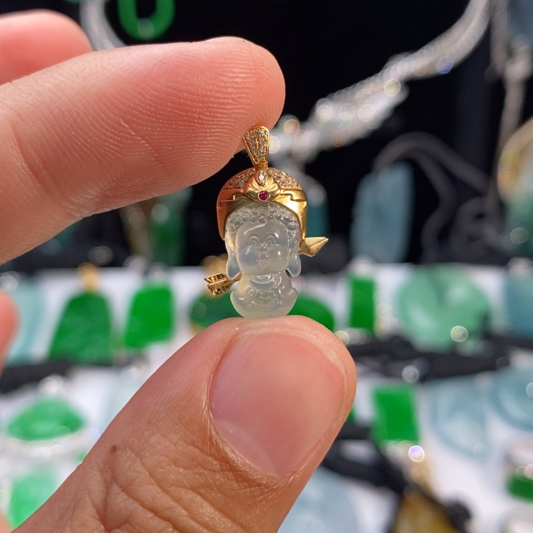 翡翠颈饰18K金镶嵌宝宝佛