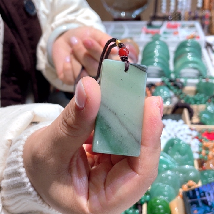 石英质玉未镶嵌颈饰